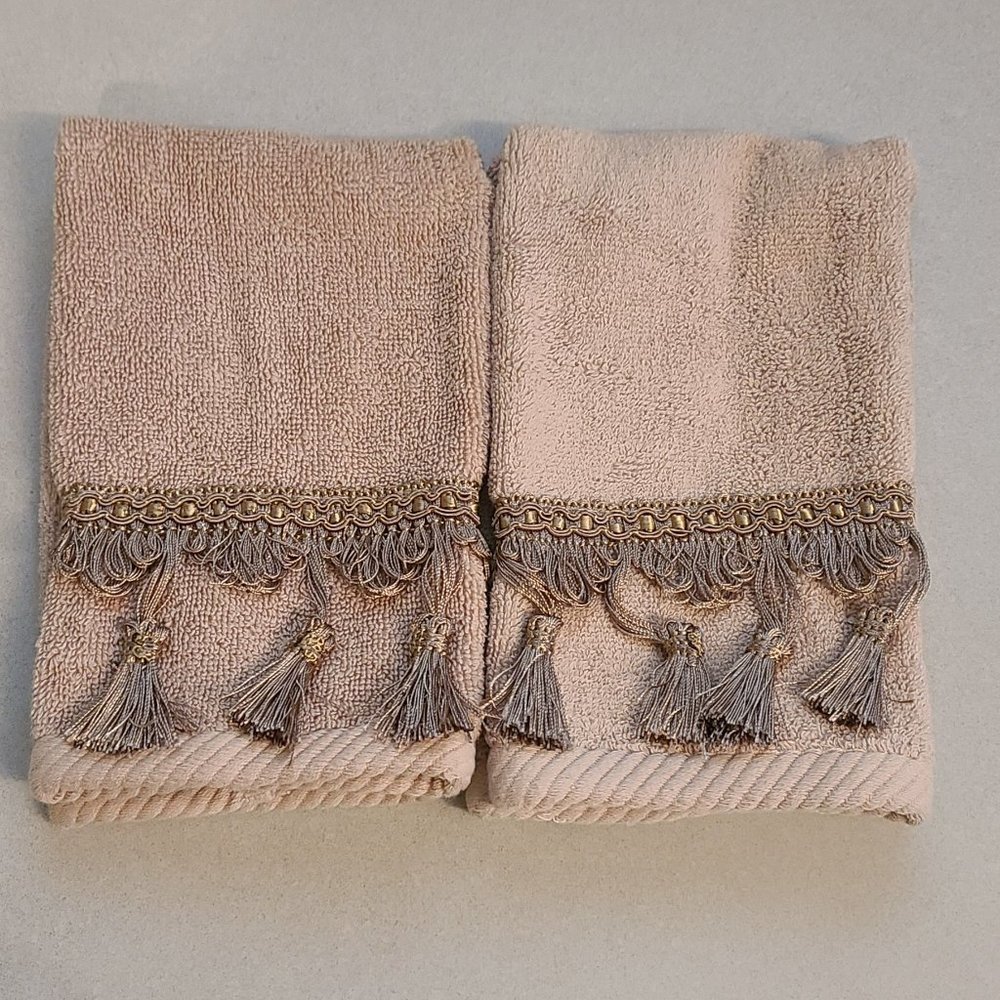 Set of 2 Brown Hand Towels With Tassel Details